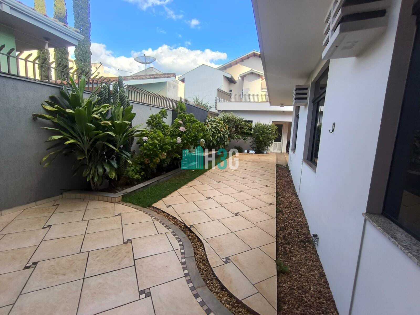 Casa a venda no Centro em Apucarana/Pr