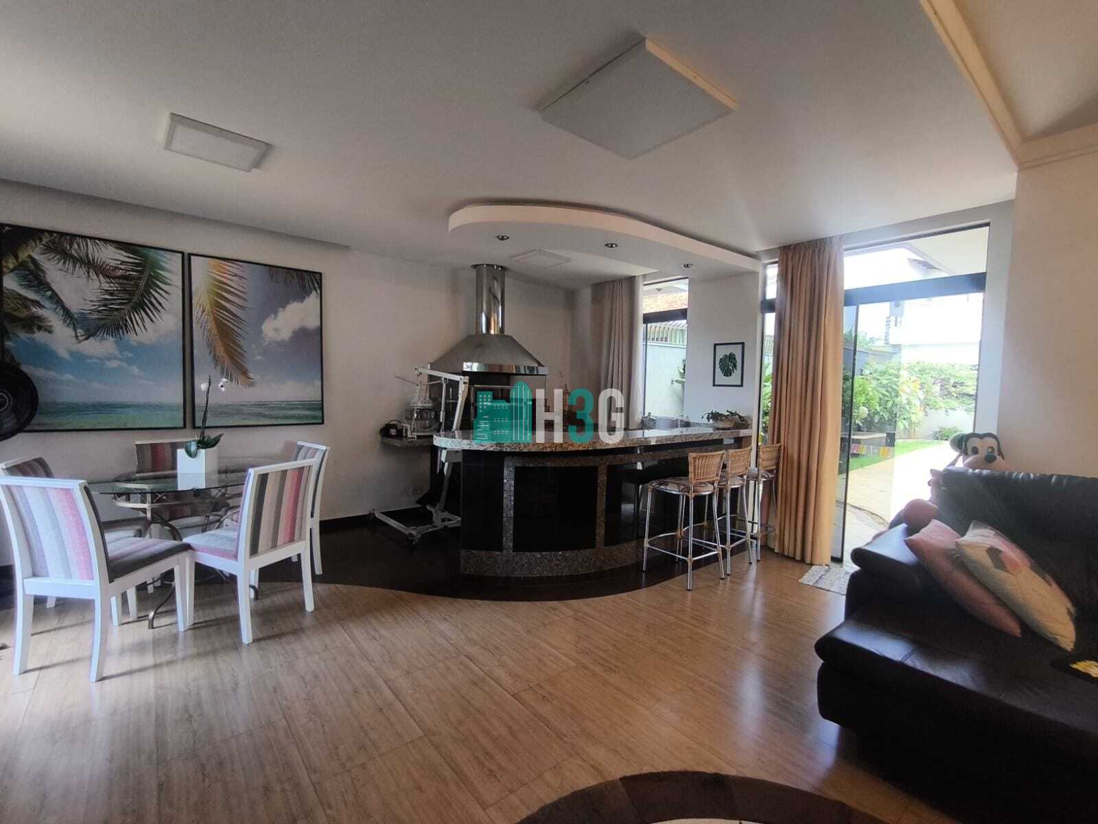 Casa a venda no Centro em Apucarana/Pr